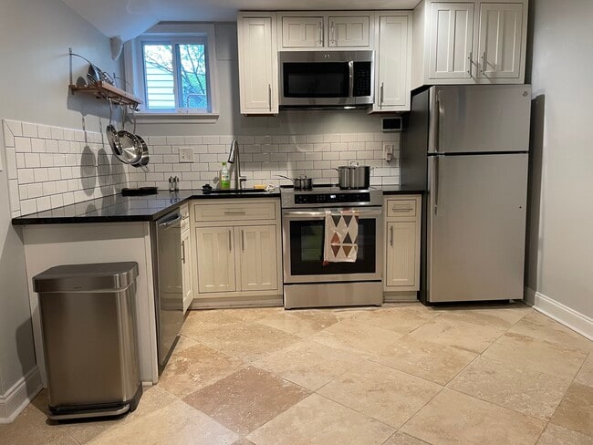 kitchen - 1836 Varnum St NE