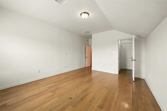 Building Photo - 9219 Gilbert Hollow Dr