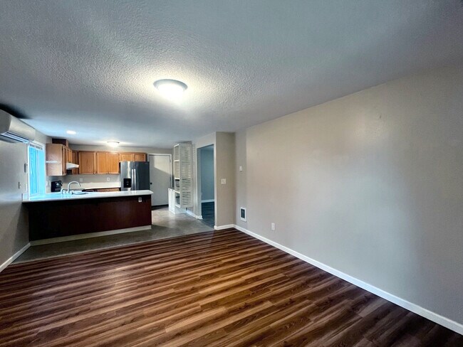 Building Photo - 15807 NE 86th Cir