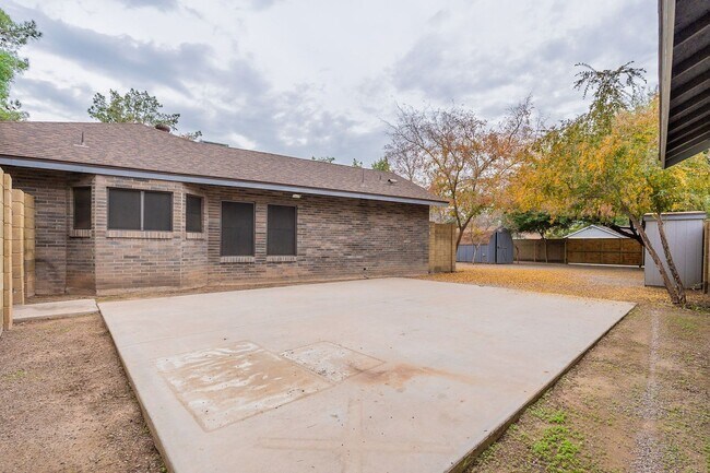 Building Photo - Charming 4-bedroom, 2-bathroom in Gilbert