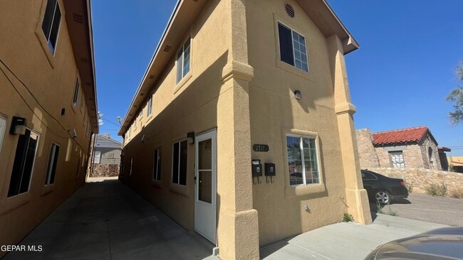Building Photo - 2717 Idalia Ave