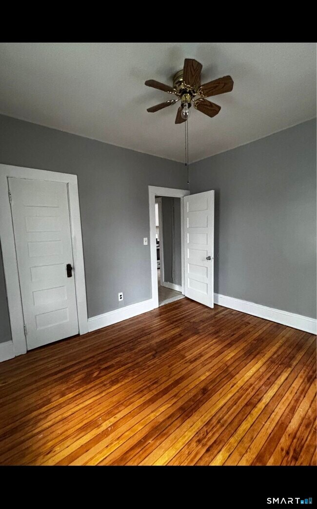 Building Photo - 448 Hillside Ave