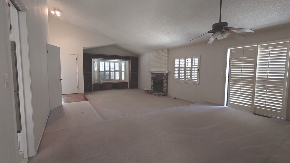 living room - 636 Montezuma Ct