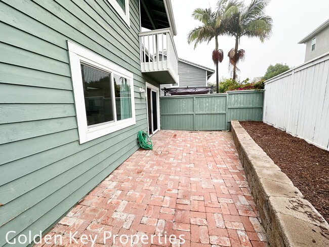 Building Photo - Remodeled Two-Bedroom Townhome in Encinita...