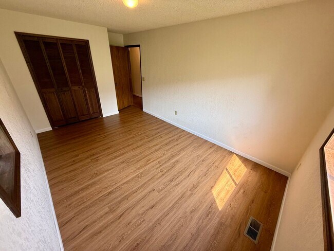 Building Photo - Beautiful Golf Course Home | 2 Bed • 2 Bath • Bonus Room