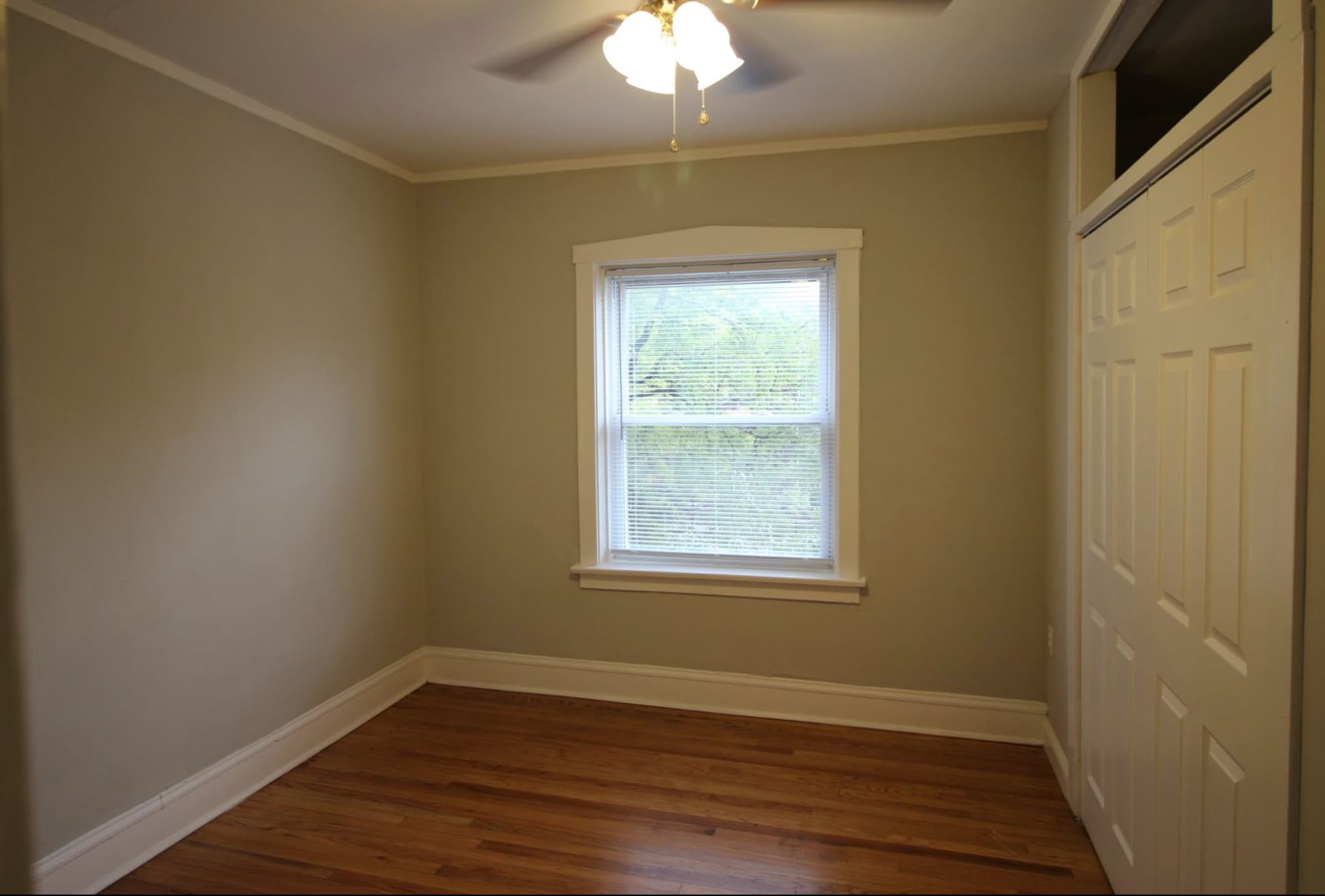 Bedroom 3 - 4402 W Belden St
