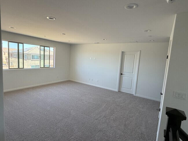 Building Photo - 4470 Hickory Ct