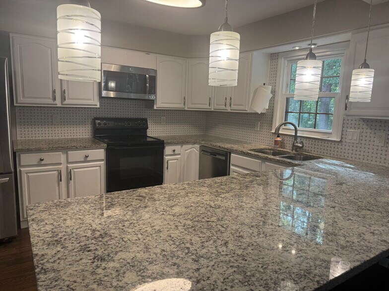 Kitchen - 1930 Oak Ridge Ct
