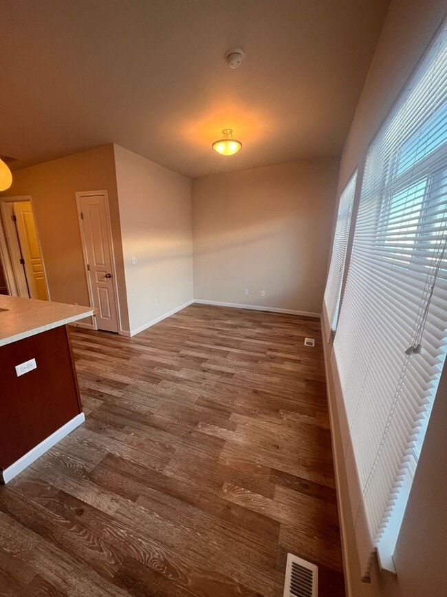 Building Photo - 174 Willow View Circle