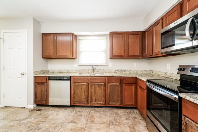 Building Photo - 819 Bitter Bark Ln