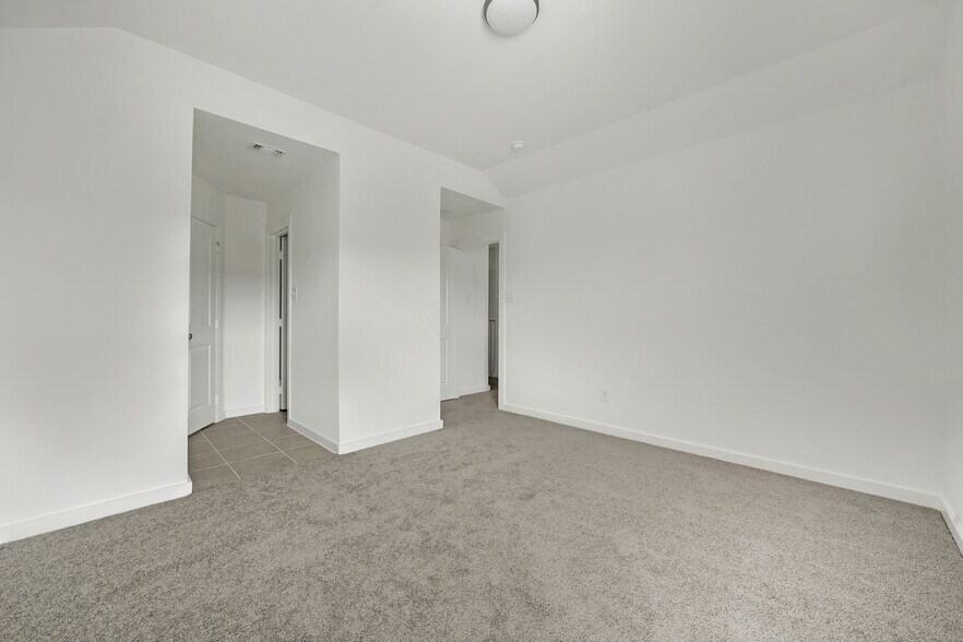 Building Photo - 3729 Paradise Way
