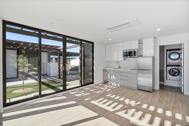 Building Photo - 13852 Scenic Crest Cir