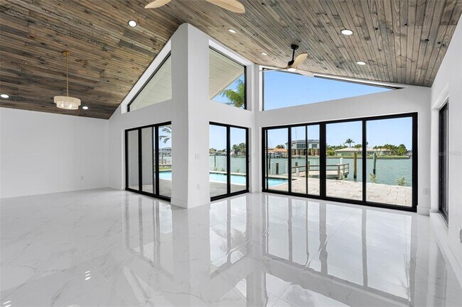 Building Photo - 520 115th Ave