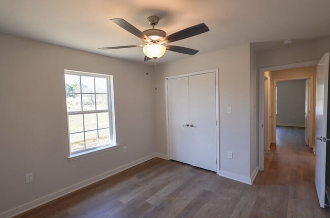 Building Photo - 8445 Garrett Dr
