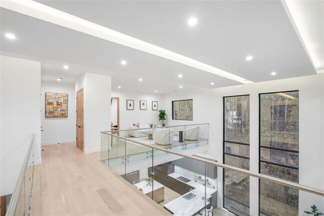 Building Photo - 1736 Cox Rd