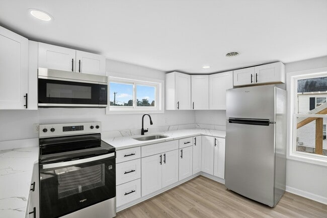Building Photo - 428 S Governors Ave