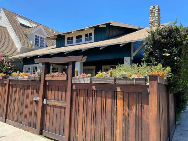 Front of House - 257 Windward Ave