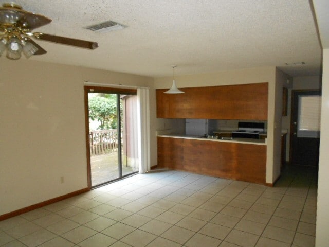 Building Photo - 3 Bedroom, 2.5 Bath off of Mission Road! Available August 2026!