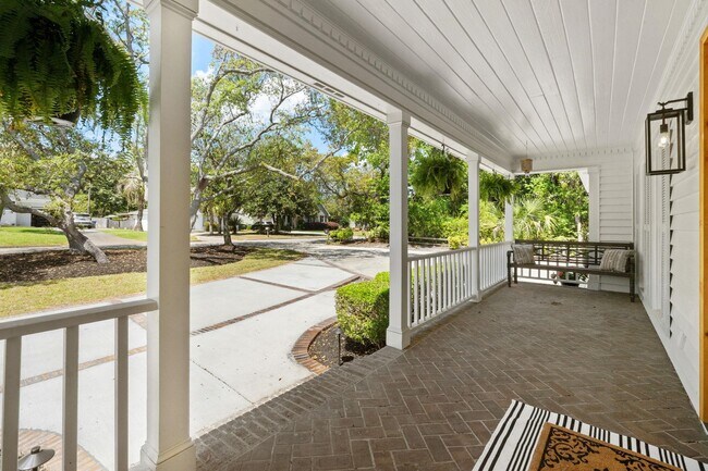 Building Photo - 5704 Woodside Ave