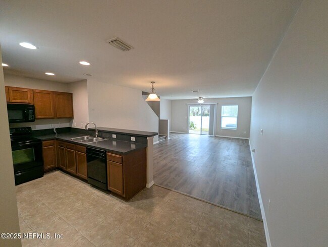 Building Photo - 277 Michelangelo Pl