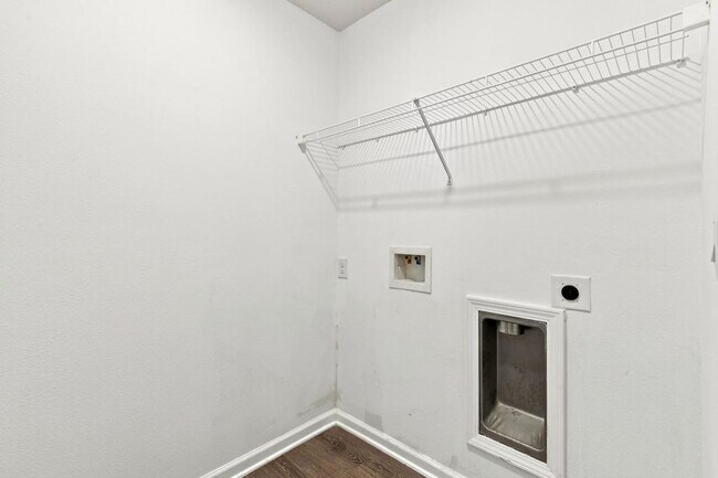 Building Photo - 3284 Chapelwood Dr