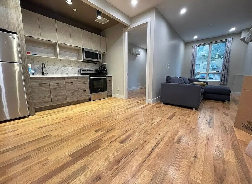 Primary Photo - 151 Stanhope St