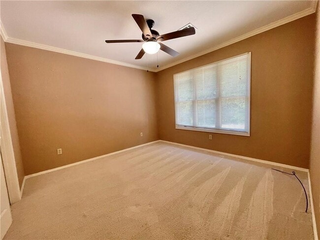 Building Photo - 12 Walter Dr