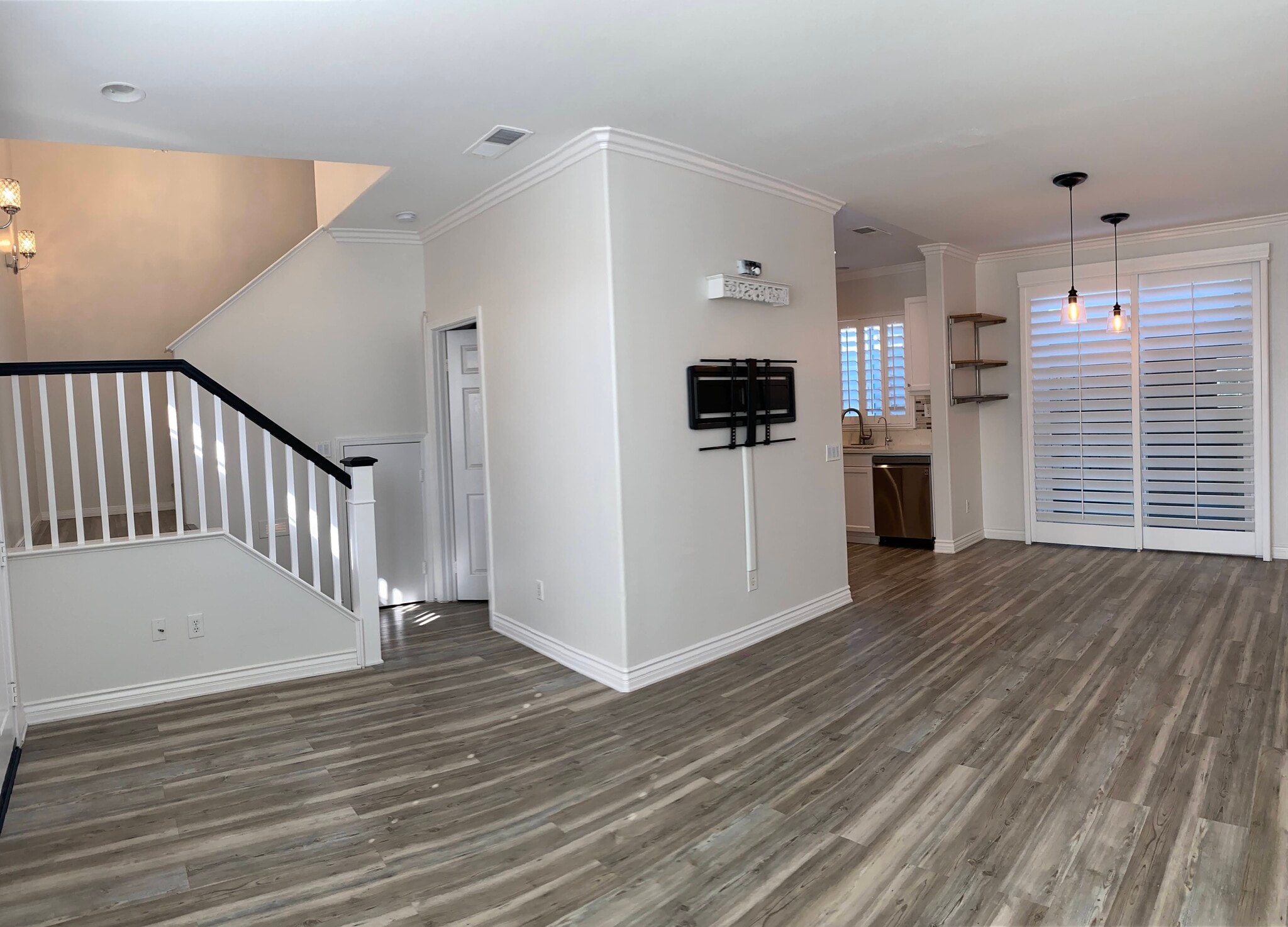 Building Photo - 22992 Serra Dr