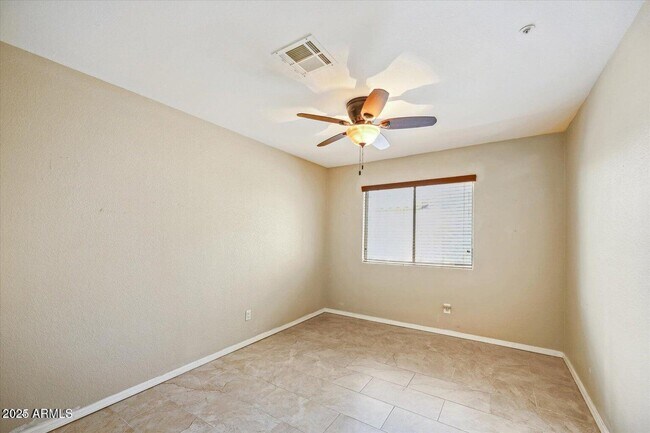 Building Photo - 11144 E Laurel Ln