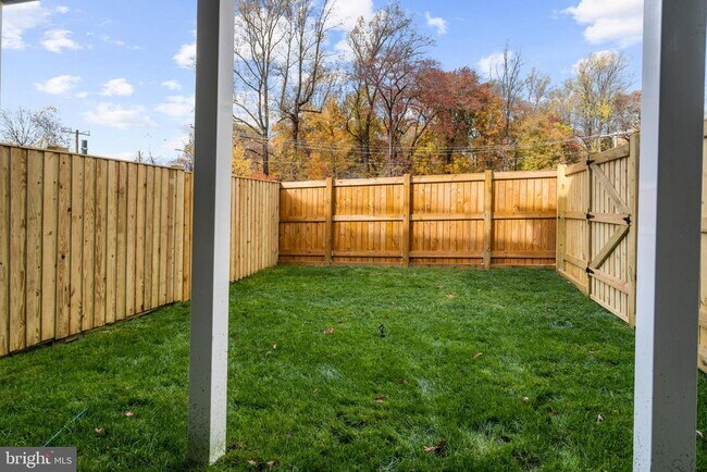 Building Photo - 516 Downswing Rd