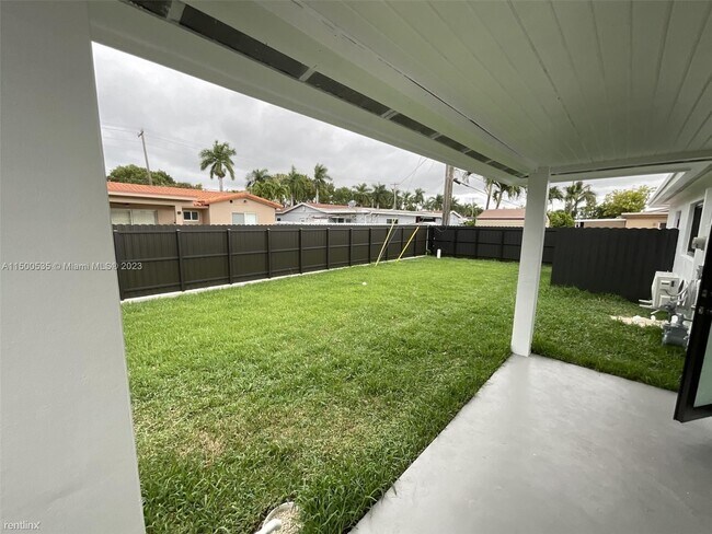 Building Photo - 3 br, 2 bath House - 12333 SW 27th St # 0