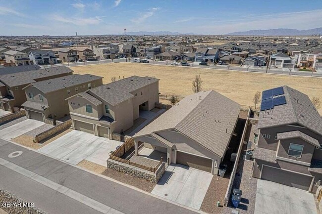 Building Photo - 4828 Ruben Soto