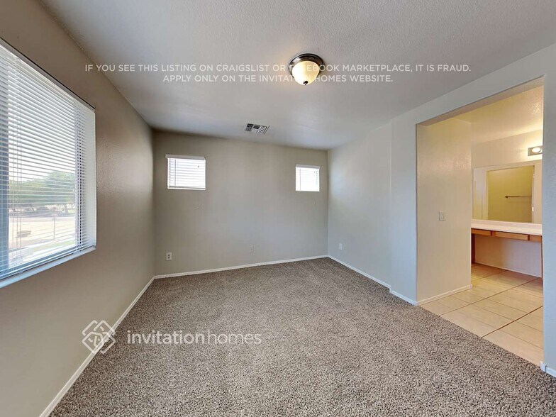 Building Photo - 1515 E Sheraton Ln