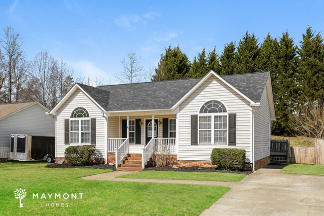 Building Photo - The Most Charming Thomasville Home!