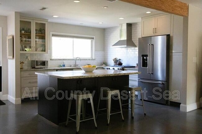 Building Photo - 8121 Foxhall Dr