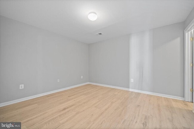 Building Photo - 103 Holmes St