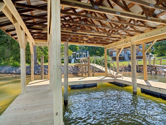 Building Photo - 4954 Moonlite Bay Dr