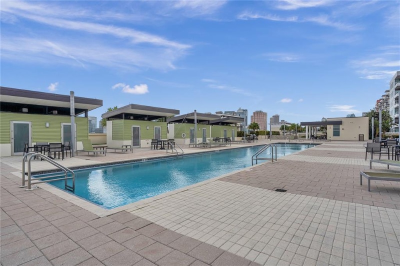 Building Photo - 1208 E Kennedy Blvd