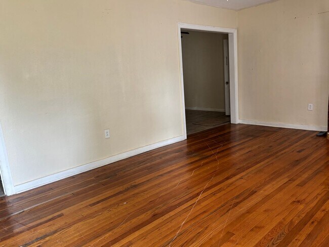 Building Photo - 4661 Londonderry Dr