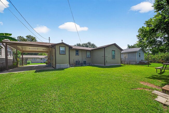 Building Photo - 5012 Ratama St