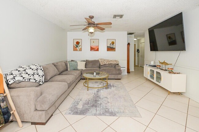 Building Photo - 2386 28th Ave SW