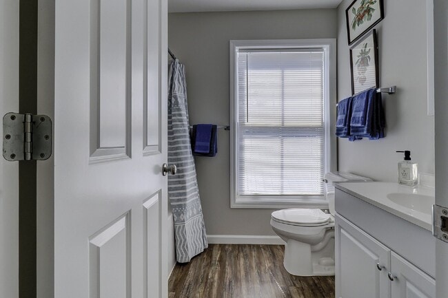 Building Photo - Old Town Bluffton Furnished Apartment!