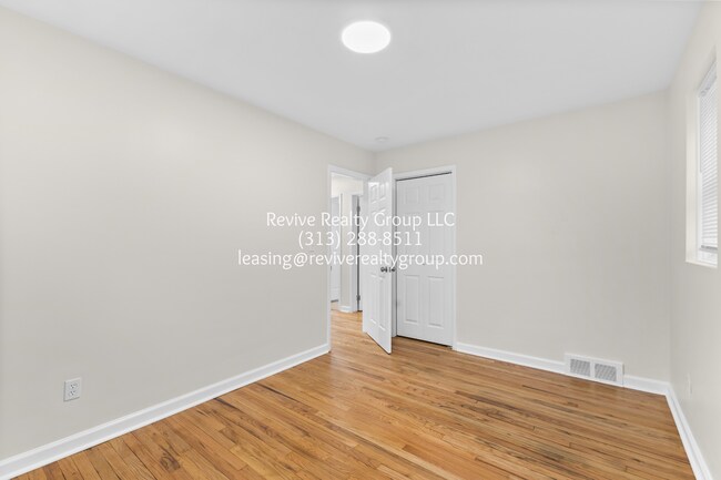 Building Photo - 1746 Beaupre Ave