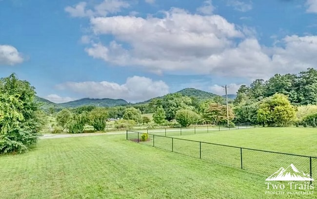 Building Photo - 3 BED/2 BATH ONE-LEVEL LIVING WITH MOUNTAIN VIEWS