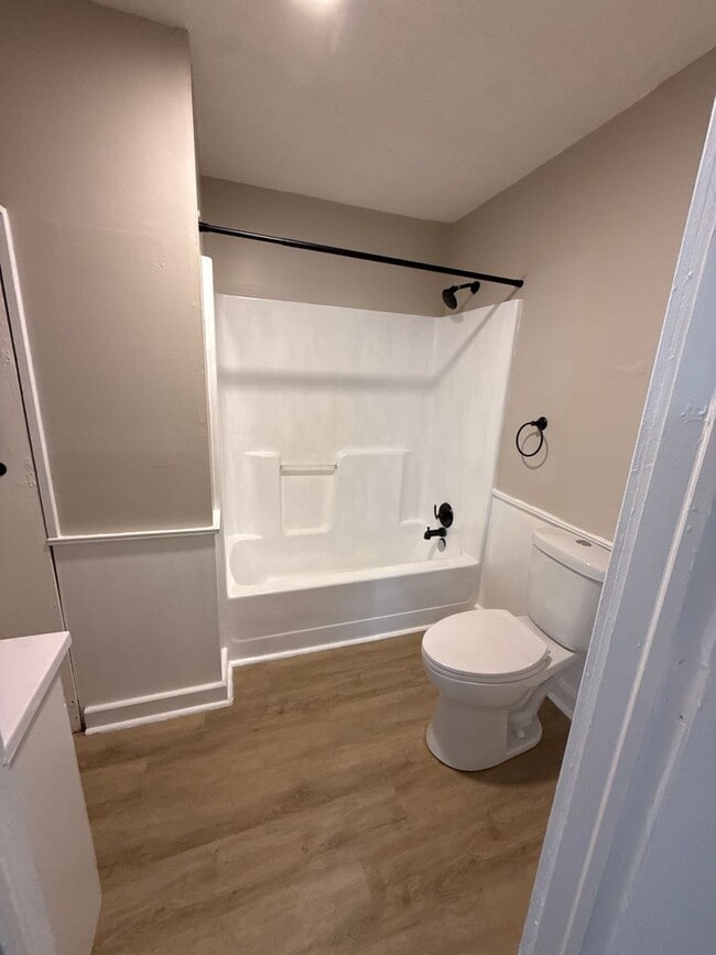 Building Photo - 2 bedroom/1 bath house