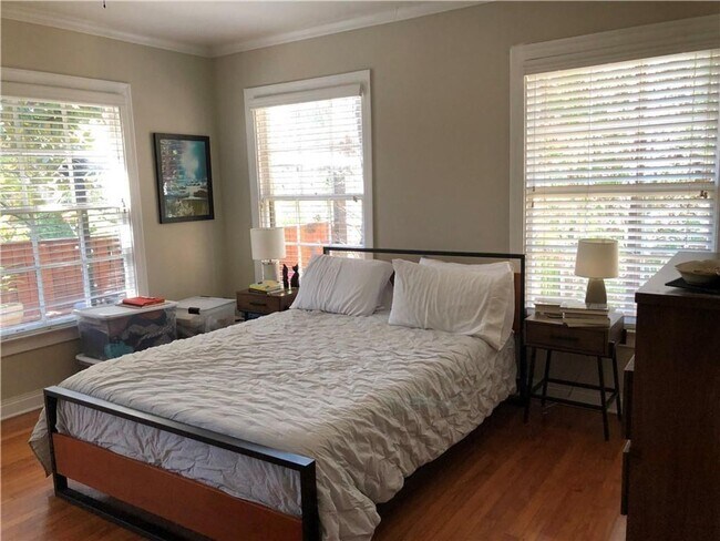 Building Photo - 2920 Windsor Rd