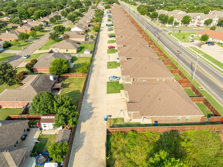 Building Photo - 301 W Panther Way