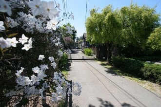 Building Photo - Updated ground-floor 1-bed 1-bath garden apartment in a gated property near N Berkeley BART