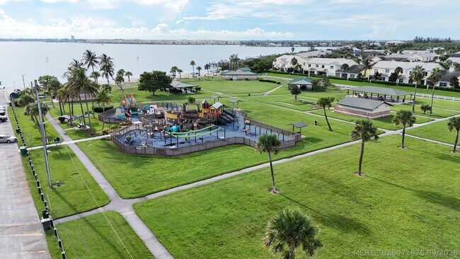 Building Photo - 1811 Melaleuca Dr