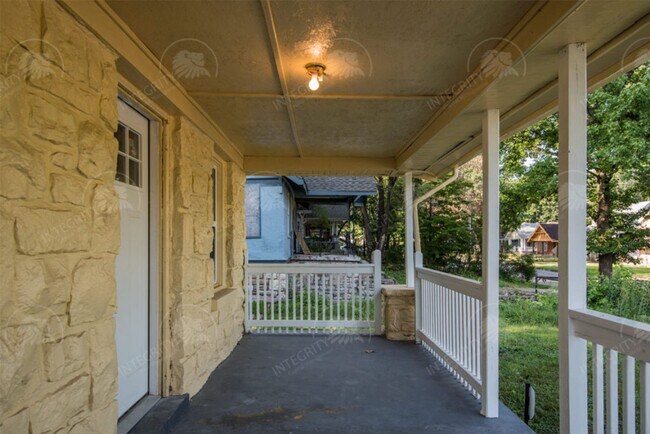 Building Photo - 5517 Woodland Ave